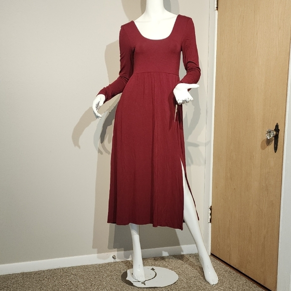 Elegant Burgundy Long Sleeve Dress - Picture 1 of 1